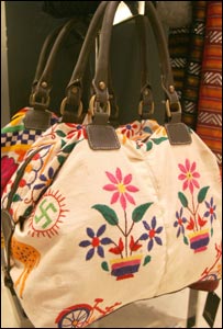 borsa con svastica di Zara